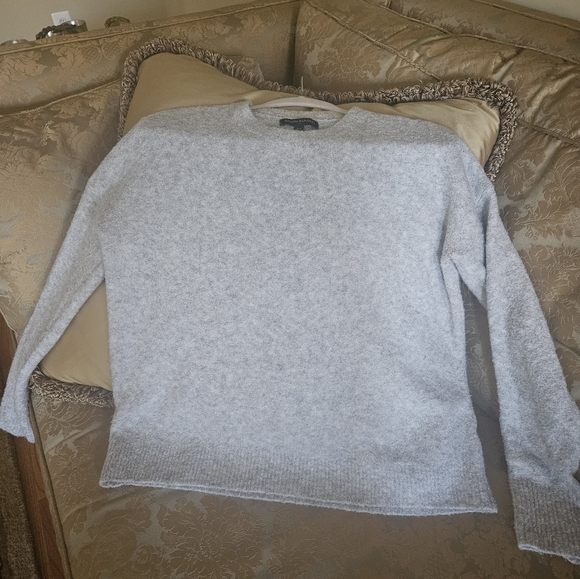 Banana Republic light gray wool blend crew neck sweater - Picture 3 of 9